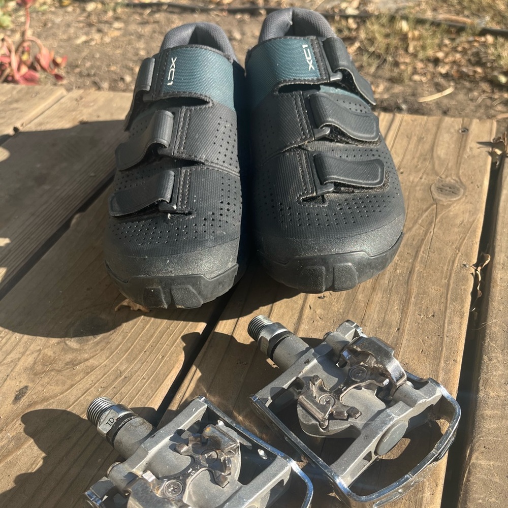 Shimano bike shoes and clipless pedals